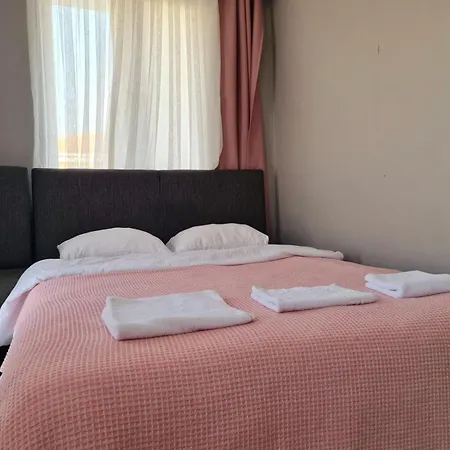 בית הארחה 5 Mis To Airport 3*